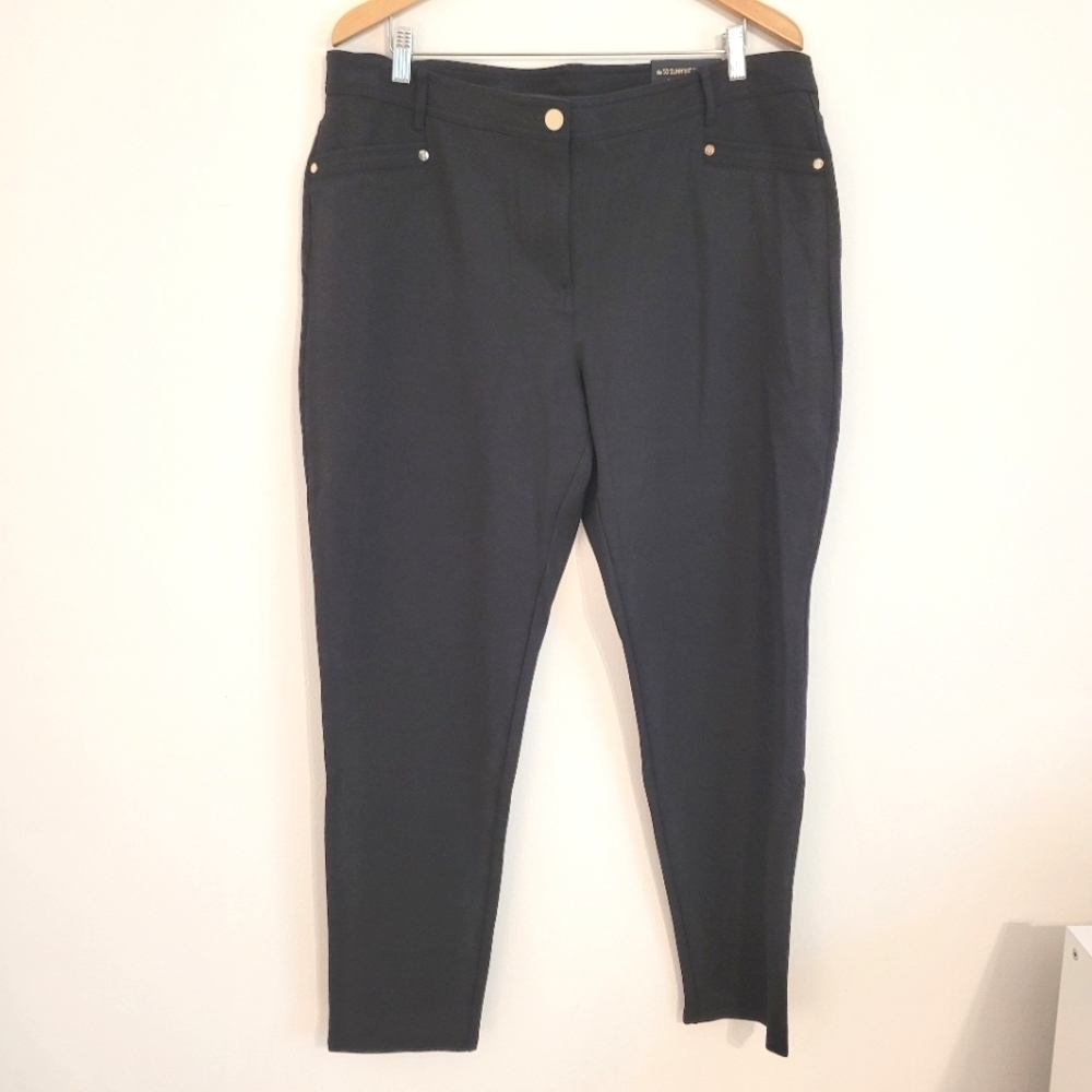 NWT Chico's so slimming refined Ponte ankle slim ankle black pants size 3.5 Tall
